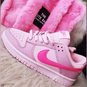 Nike Dunk Low Triple pink